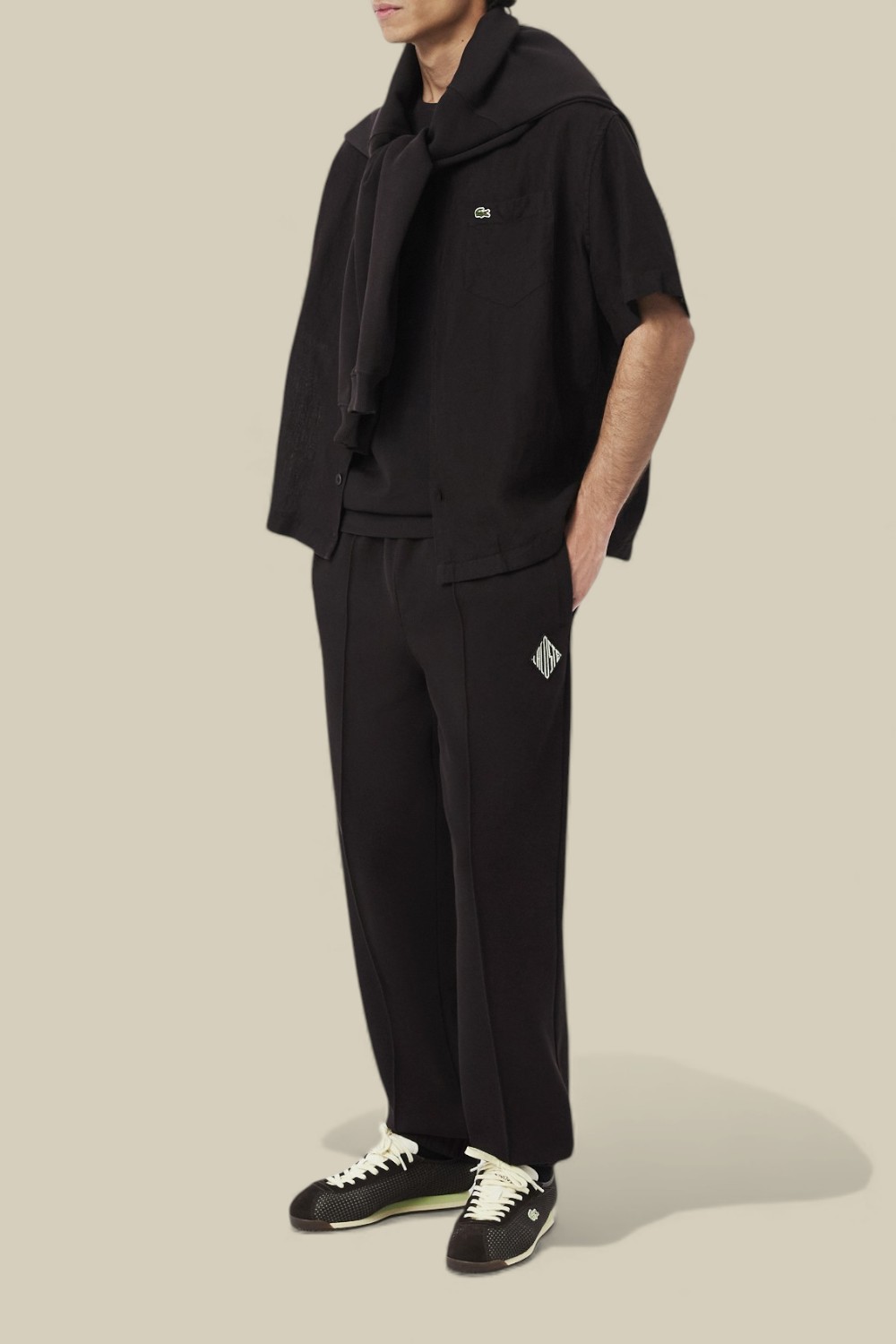 תמונת כל הלוק של מכנסי ג'וגר